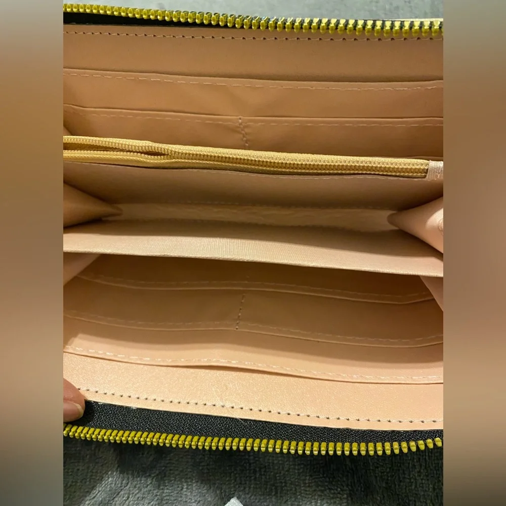 Vibrant Color Block Wallet - Picture 5 of 7
